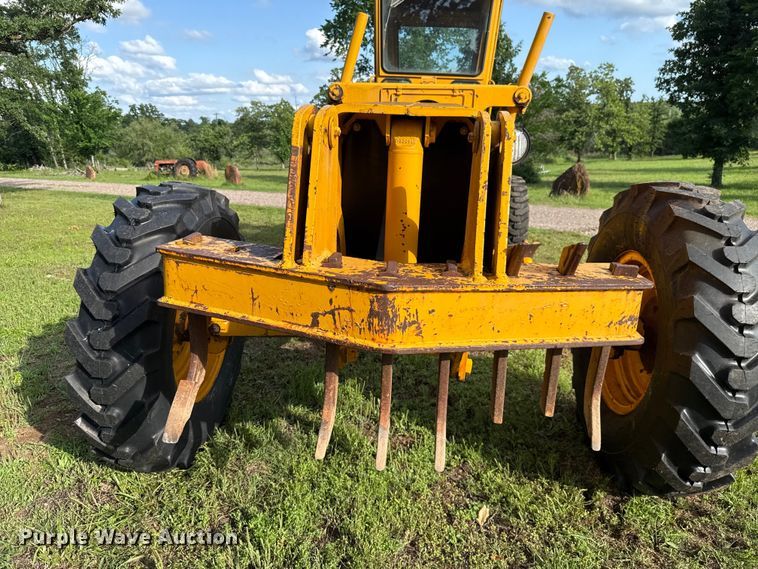 image for item ET6245 1977 John Deere 570-A motor grader