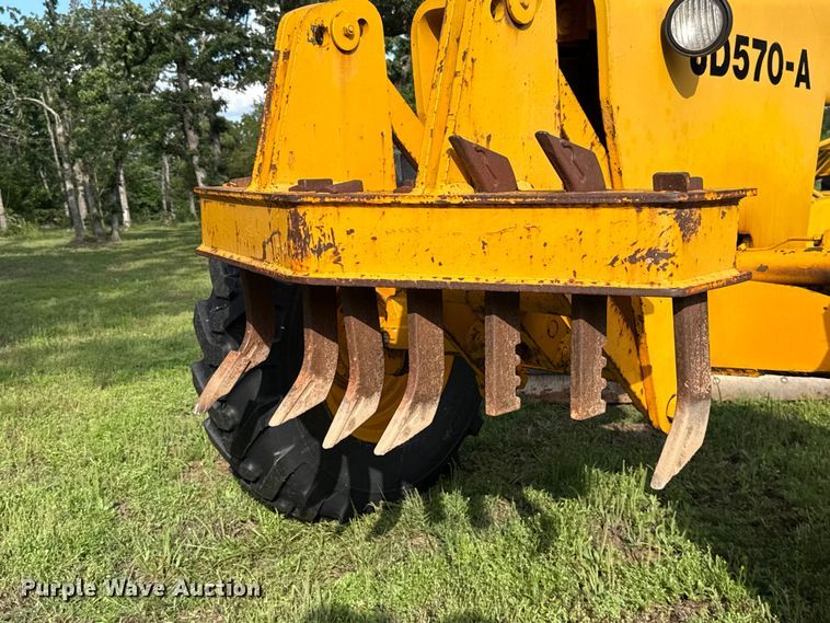 image for item ET6245 1977 John Deere 570-A motor grader