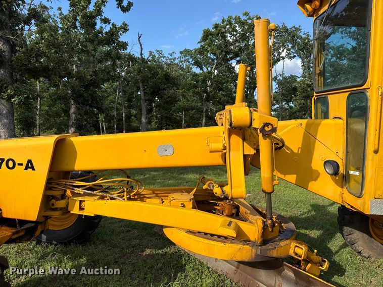 image for item ET6245 1977 John Deere 570-A motor grader