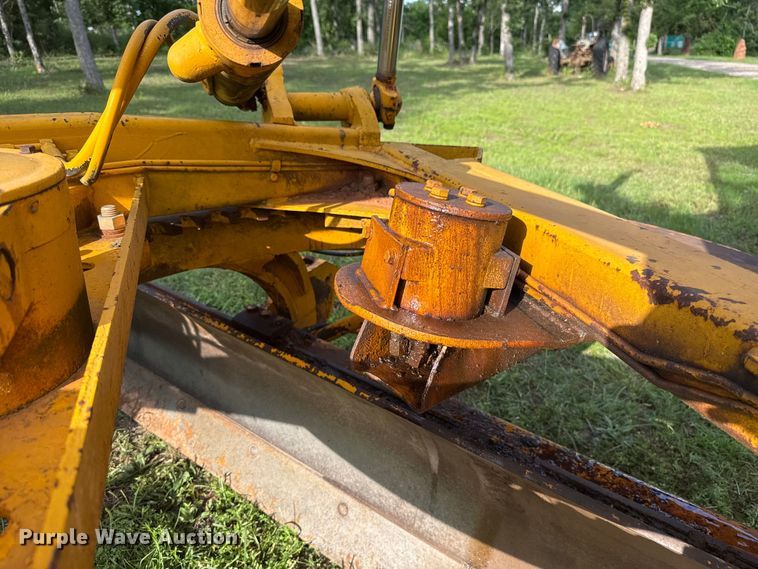 image for item ET6245 1977 John Deere 570-A motor grader