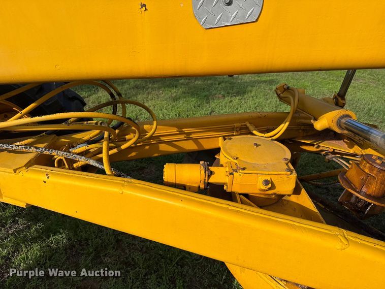 image for item ET6245 1977 John Deere 570-A motor grader
