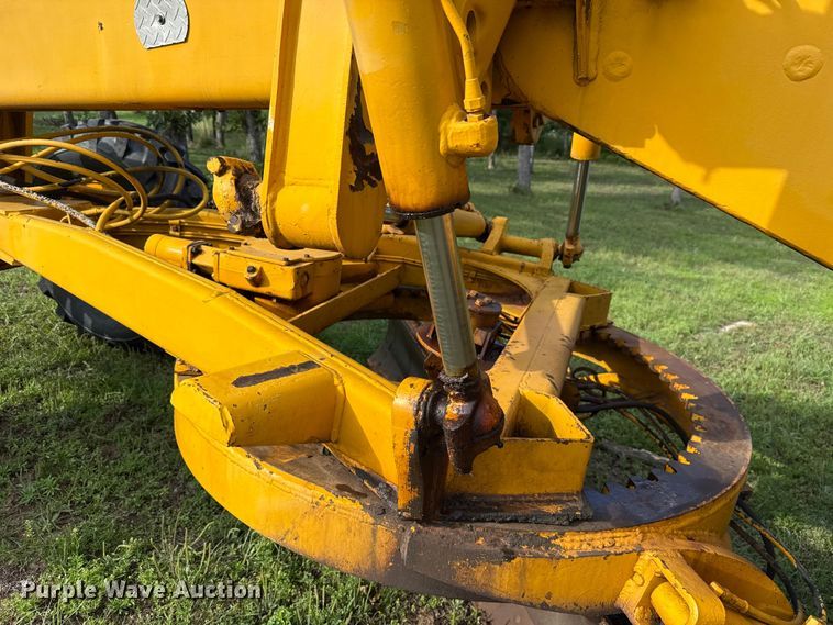 image for item ET6245 1977 John Deere 570-A motor grader