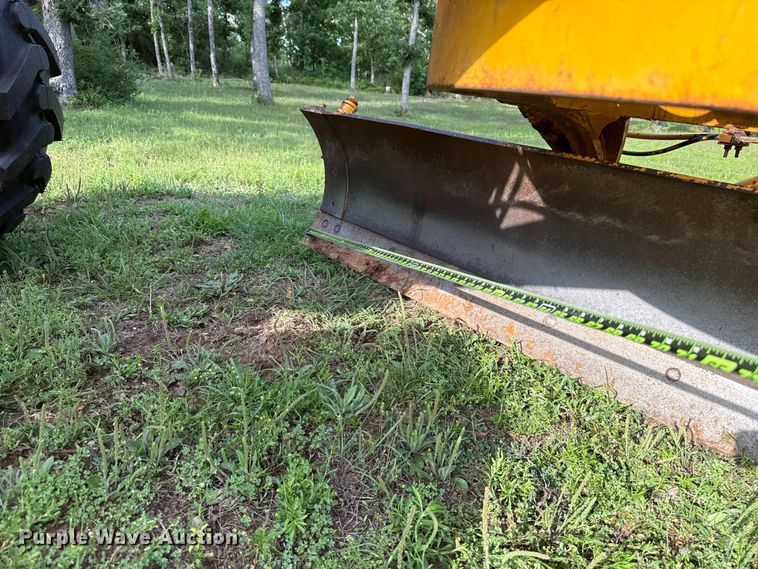 image for item ET6245 1977 John Deere 570-A motor grader