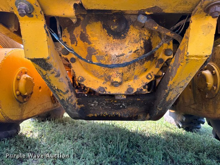 image for item ET6245 1977 John Deere 570-A motor grader
