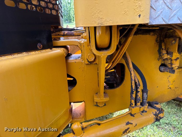 image for item ET6245 1977 John Deere 570-A motor grader
