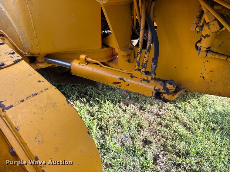 image for item ET6245 1977 John Deere 570-A motor grader