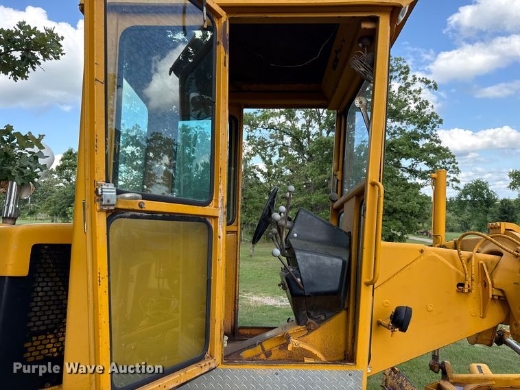image for item ET6245 1977 John Deere 570-A motor grader