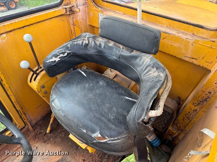 image for item ET6245 1977 John Deere 570-A motor grader