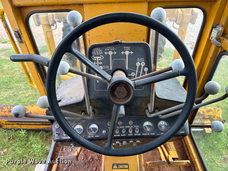 image for item ET6245 1977 John Deere 570-A motor grader