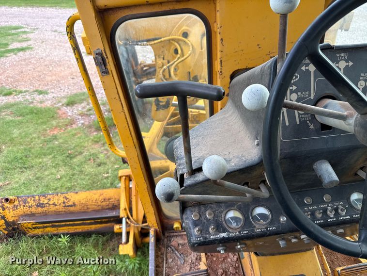 image for item ET6245 1977 John Deere 570-A motor grader