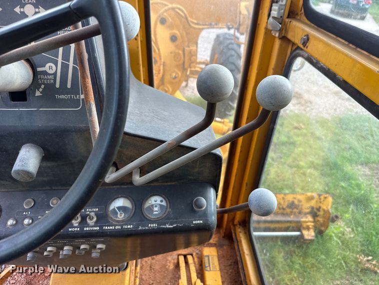 image for item ET6245 1977 John Deere 570-A motor grader