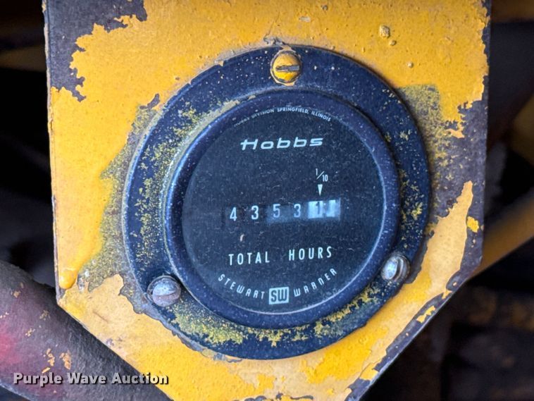 image for item ET6245 1977 John Deere 570-A motor grader