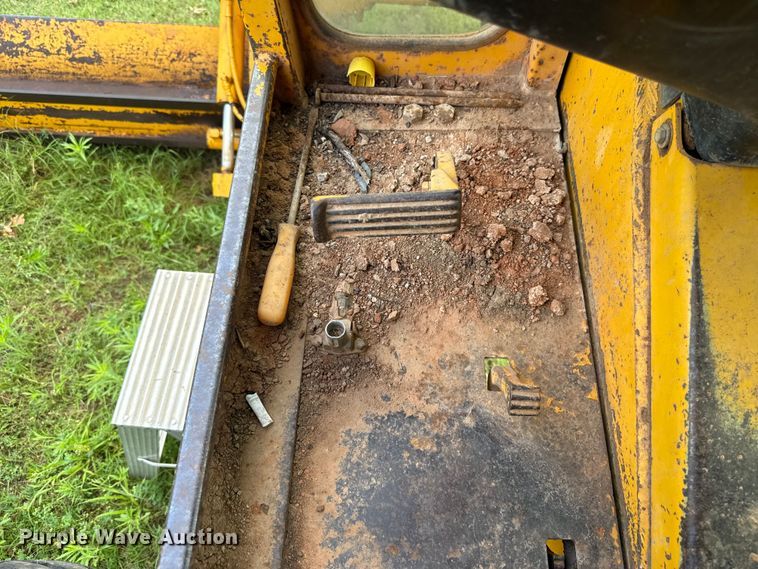 image for item ET6245 1977 John Deere 570-A motor grader