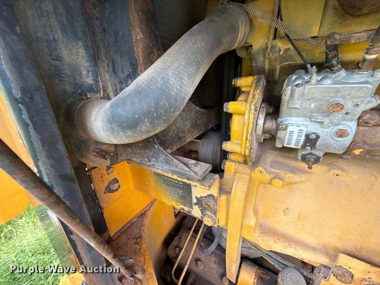 image for item ET6245 1977 John Deere 570-A motor grader