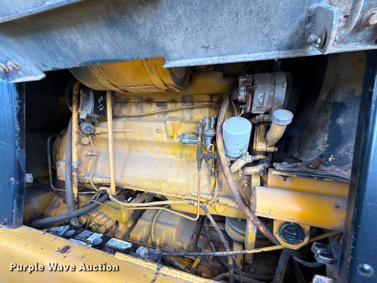 image for item ET6245 1977 John Deere 570-A motor grader