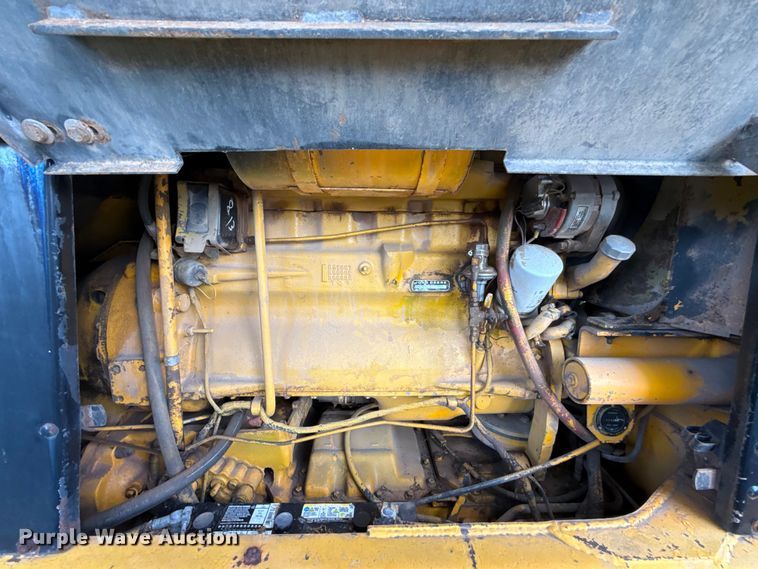 image for item ET6245 1977 John Deere 570-A motor grader