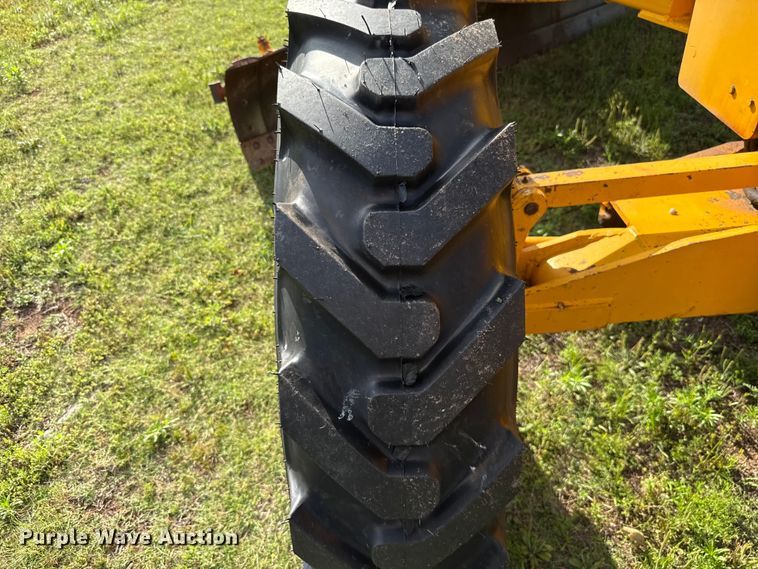 image for item ET6245 1977 John Deere 570-A motor grader