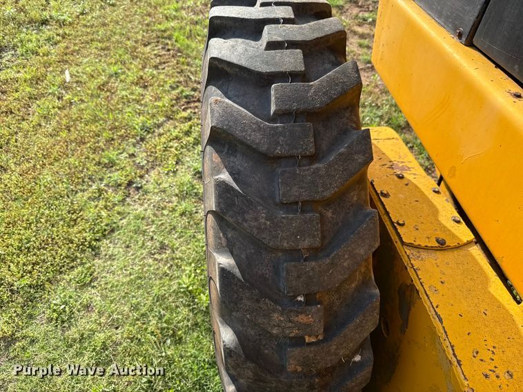 image for item ET6245 1977 John Deere 570-A motor grader