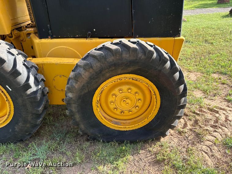 image for item ET6245 1977 John Deere 570-A motor grader