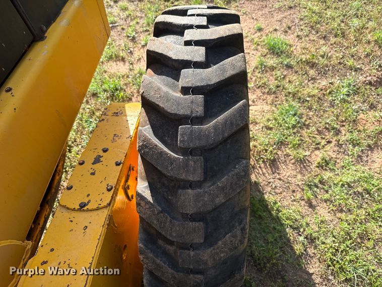 image for item ET6245 1977 John Deere 570-A motor grader