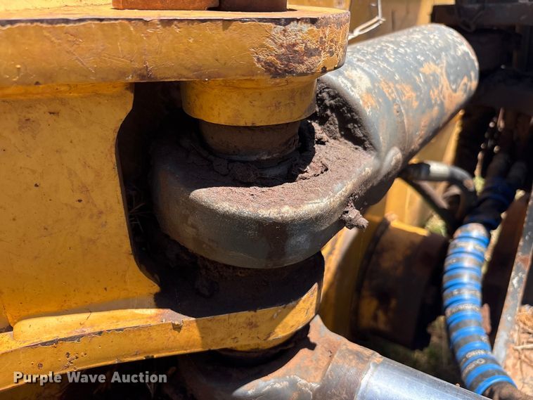 image for item EU5573 2013 John Deere 700K XLT dozer
