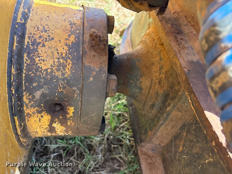 image for item EU5573 2013 John Deere 700K XLT dozer