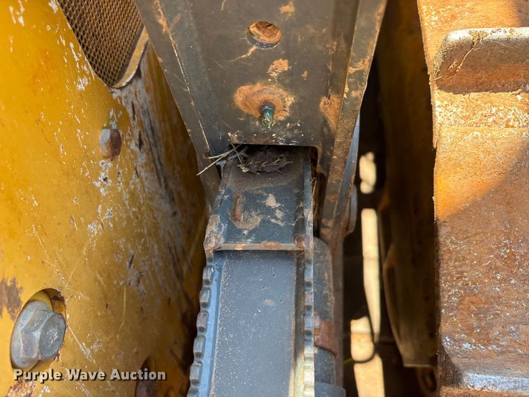 image for item EU5573 2013 John Deere 700K XLT dozer