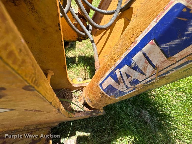image for item EU5573 2013 John Deere 700K XLT dozer