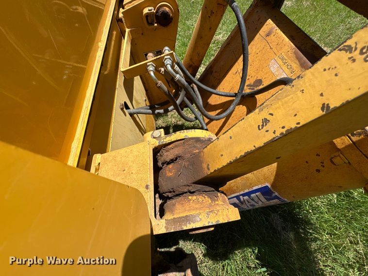 image for item EU5573 2013 John Deere 700K XLT dozer