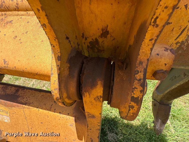 image for item EU5573 2013 John Deere 700K XLT dozer