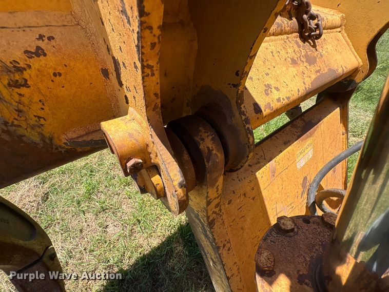 image for item EU5573 2013 John Deere 700K XLT dozer