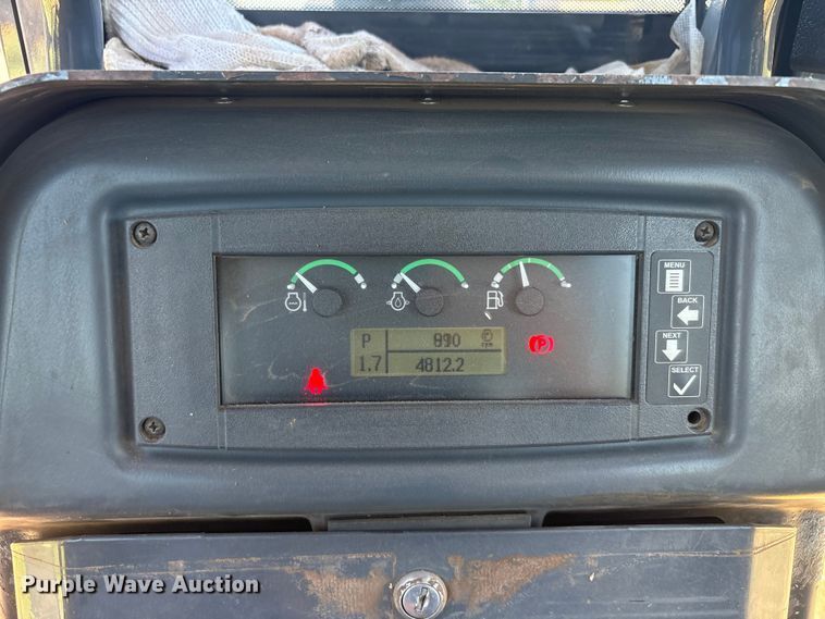 image for item EU5573 2013 John Deere 700K XLT dozer