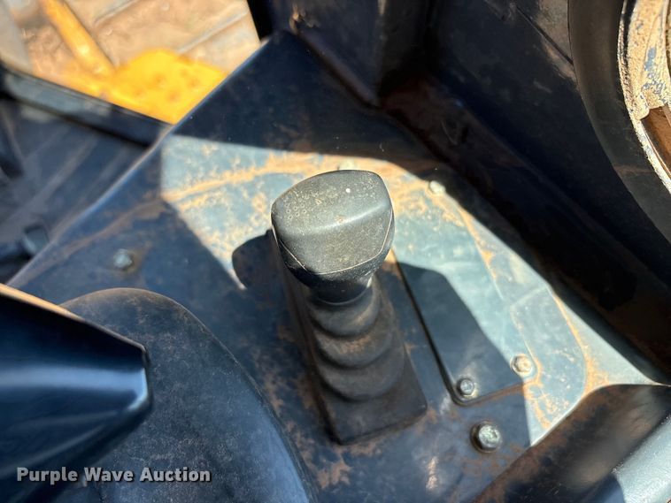 image for item EU5573 2013 John Deere 700K XLT dozer