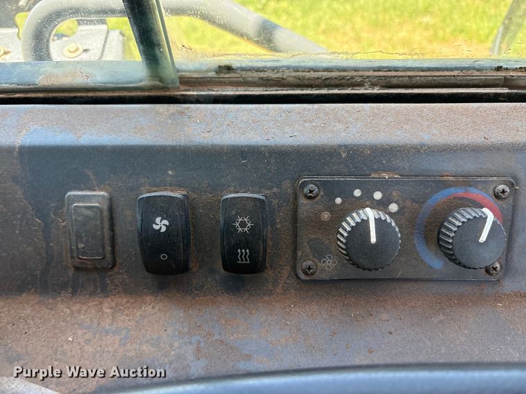 image for item EU5573 2013 John Deere 700K XLT dozer