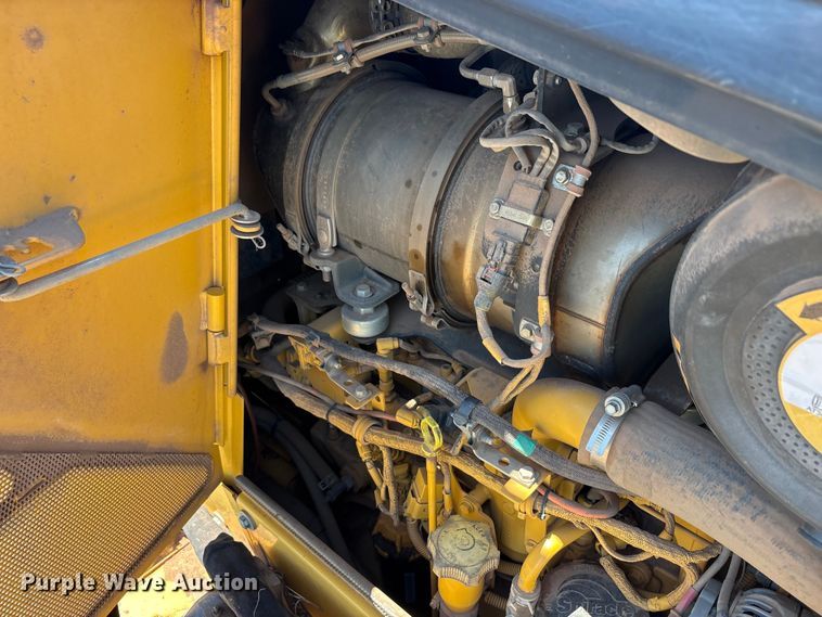 image for item EU5573 2013 John Deere 700K XLT dozer