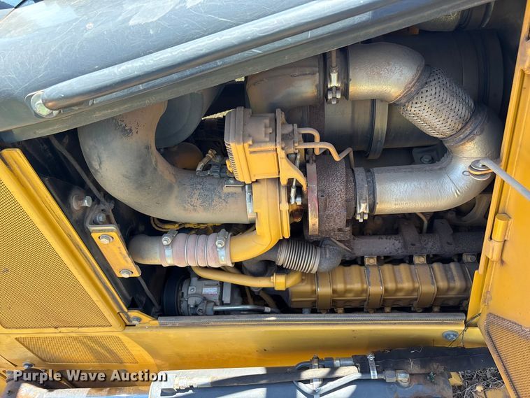 image for item EU5573 2013 John Deere 700K XLT dozer