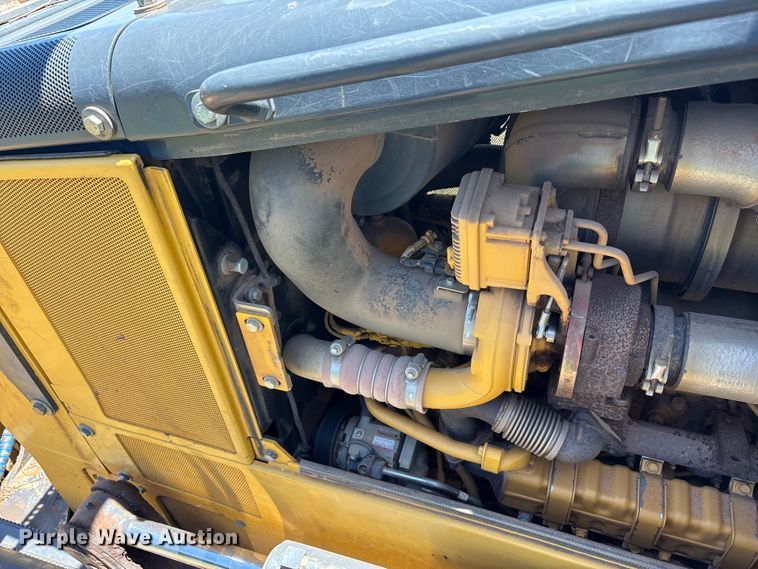 image for item EU5573 2013 John Deere 700K XLT dozer