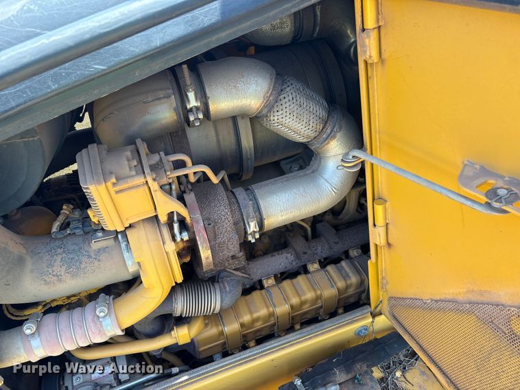 image for item EU5573 2013 John Deere 700K XLT dozer