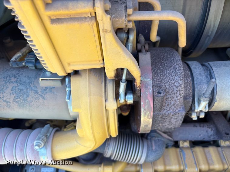 image for item EU5573 2013 John Deere 700K XLT dozer