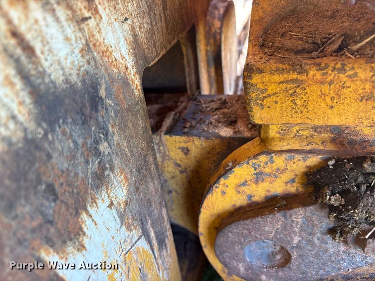 image for item EU5573 2013 John Deere 700K XLT dozer