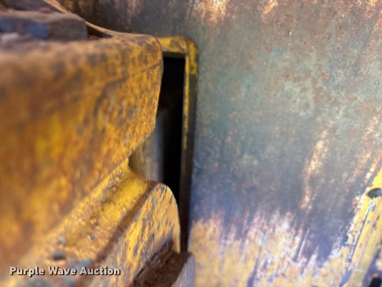 image for item EU5573 2013 John Deere 700K XLT dozer