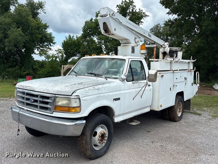image for item EU5604 1992 Ford F450 Super Duty bucket truck