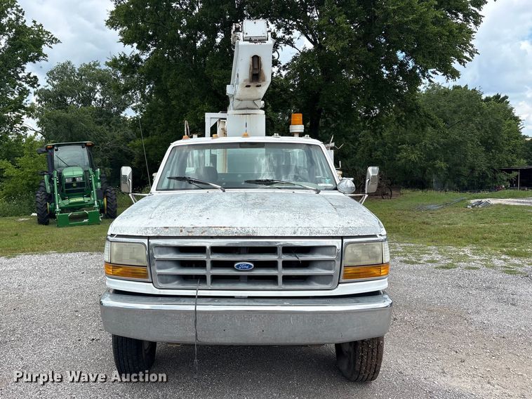 image for item EU5604 1992 Ford F450 Super Duty bucket truck
