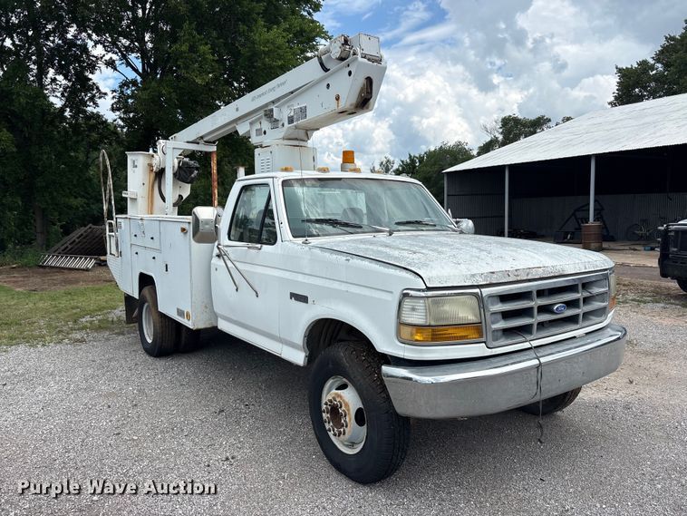 image for item EU5604 1992 Ford F450 Super Duty bucket truck