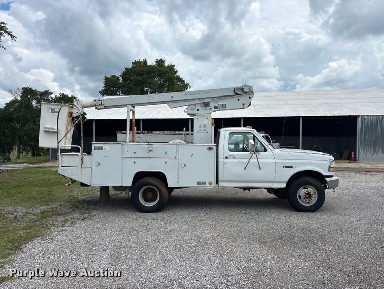image for item EU5604 1992 Ford F450 Super Duty bucket truck