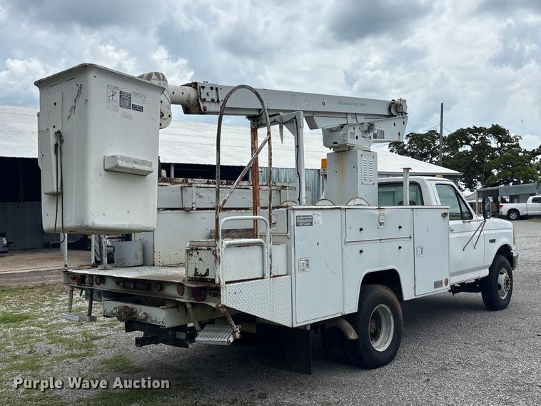 image for item EU5604 1992 Ford F450 Super Duty bucket truck
