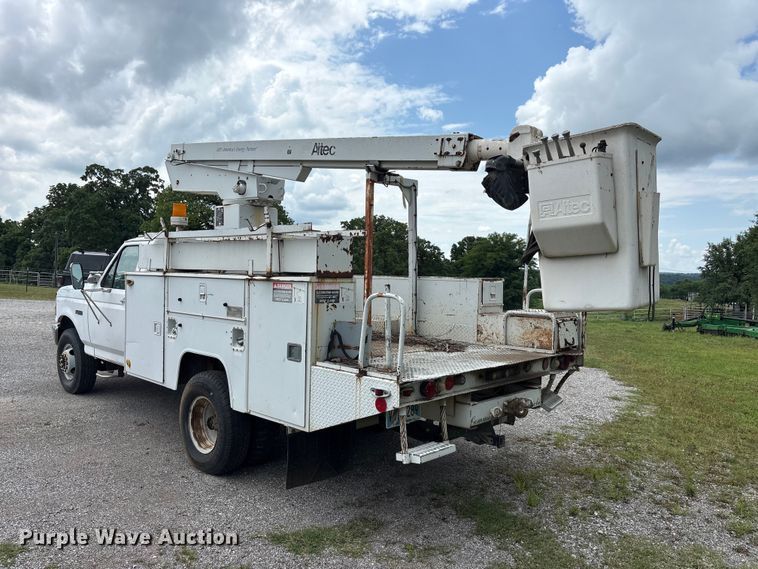 image for item EU5604 1992 Ford F450 Super Duty bucket truck