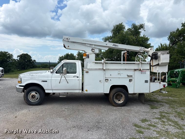 image for item EU5604 1992 Ford F450 Super Duty bucket truck