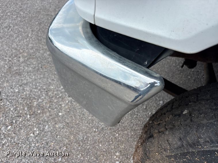 image for item EU5604 1992 Ford F450 Super Duty bucket truck