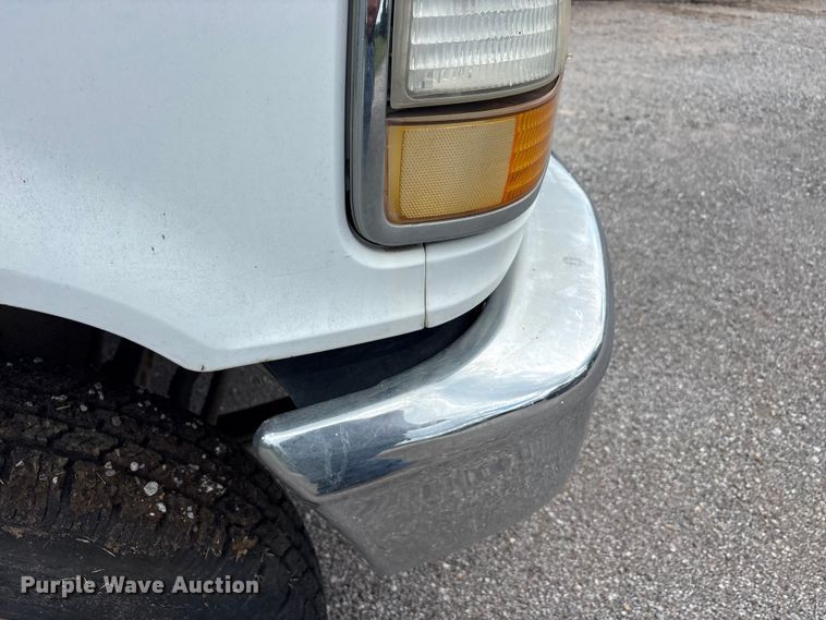 image for item EU5604 1992 Ford F450 Super Duty bucket truck